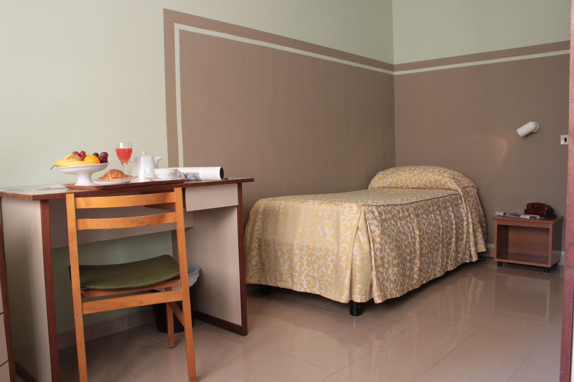 Hotel Plaza Taranto Esterno foto
