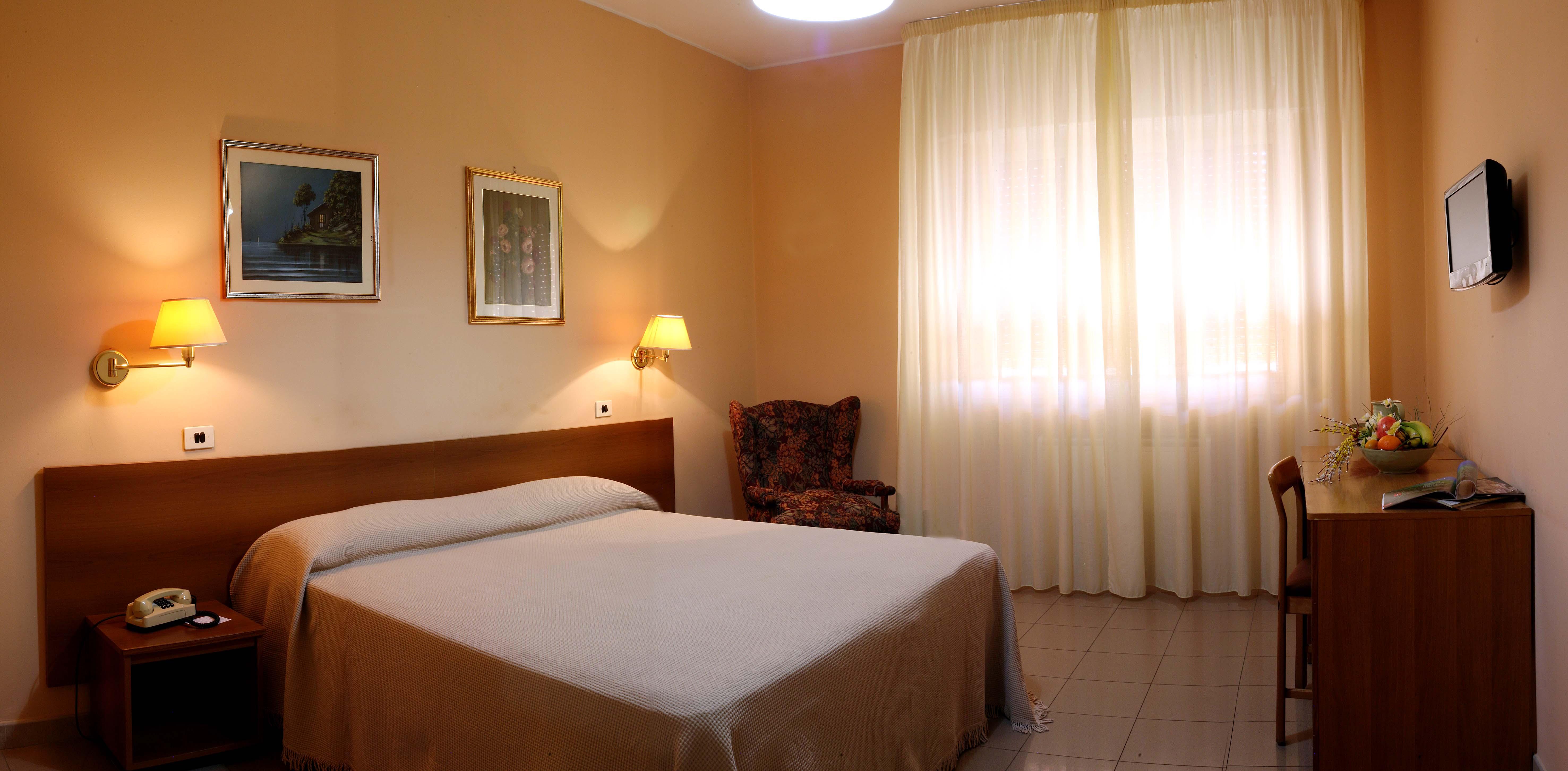 Hotel Plaza Taranto Esterno foto