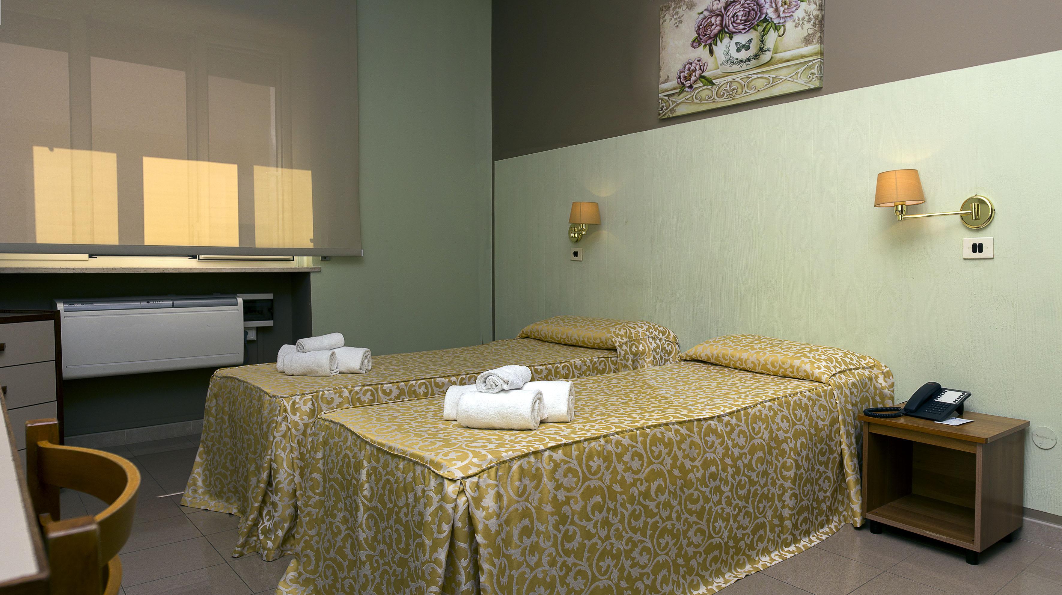 Hotel Plaza Taranto Esterno foto