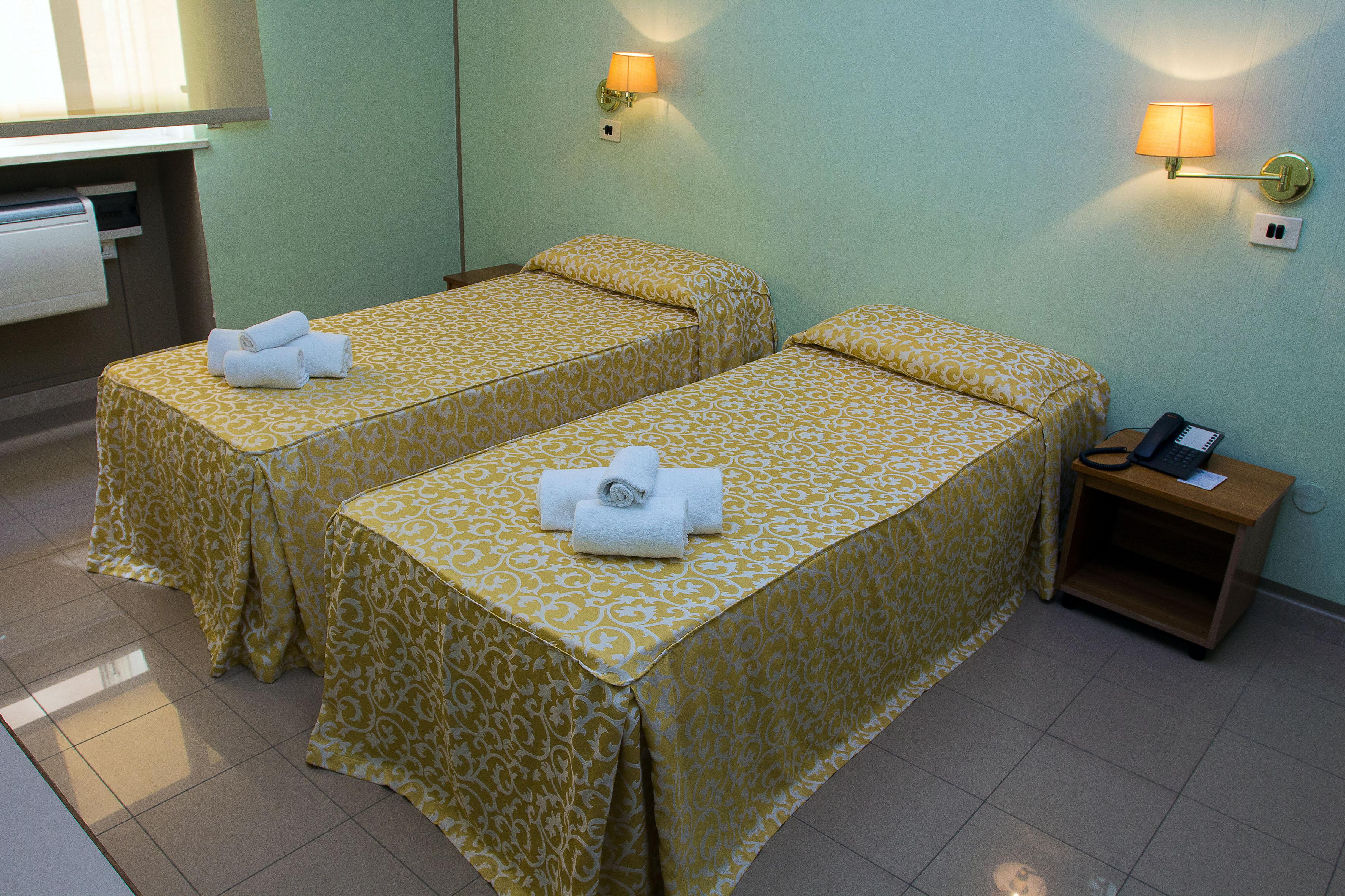 Hotel Plaza Taranto Esterno foto