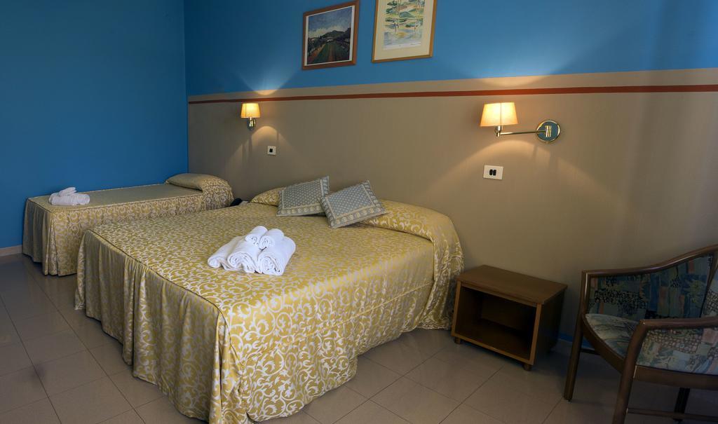 Hotel Plaza Taranto Esterno foto