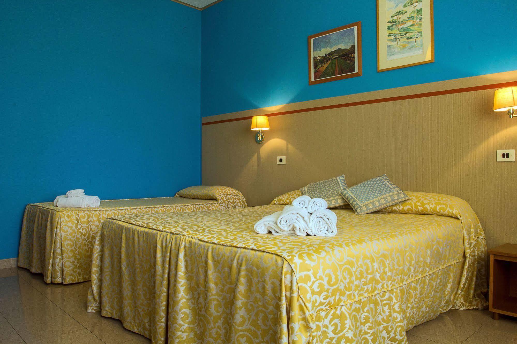Hotel Plaza Taranto Esterno foto