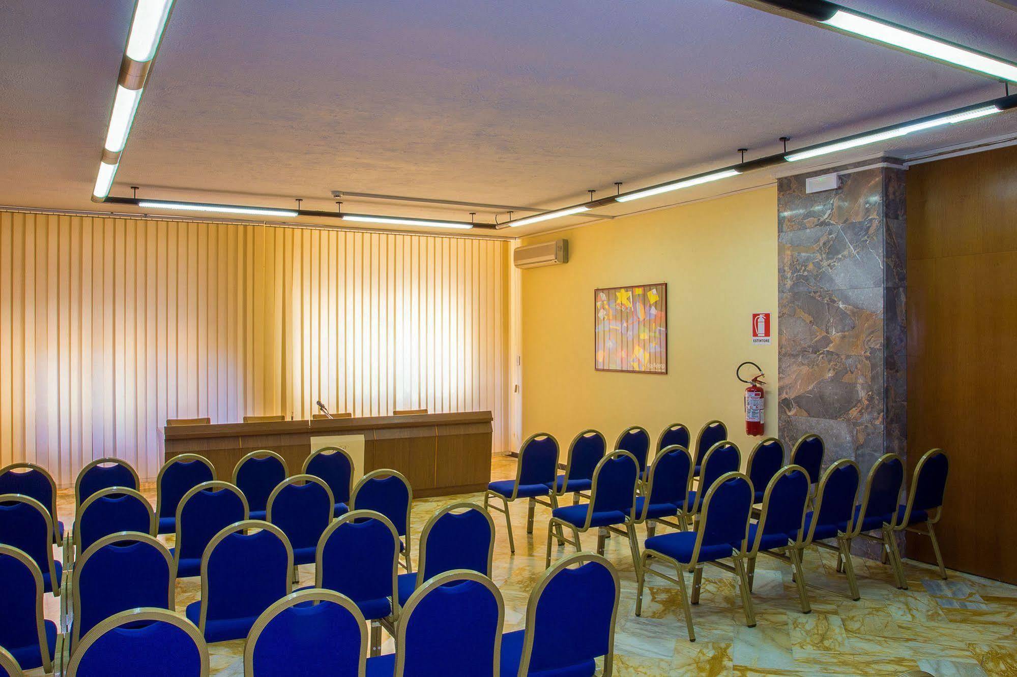 Hotel Plaza Taranto Esterno foto
