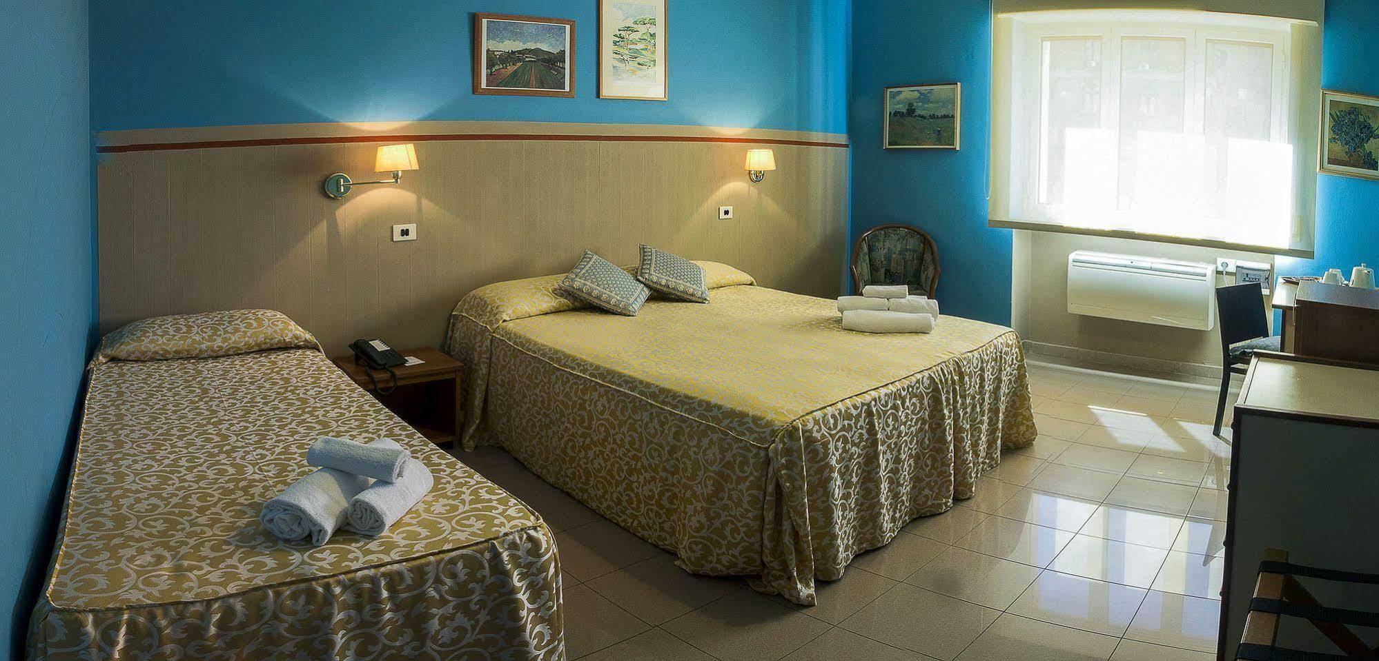 Hotel Plaza Taranto Esterno foto